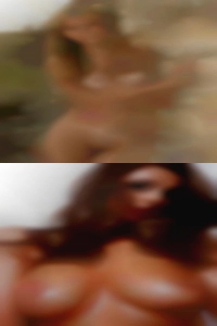 Sexy see looking nude woman.